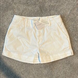 American Eagle Outfitters High Waist White Shorts Size 2. NWT!